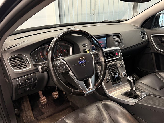 Volvo V60 Cross Country 10 of 23