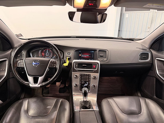 Volvo V60 Cross Country 12 of 23