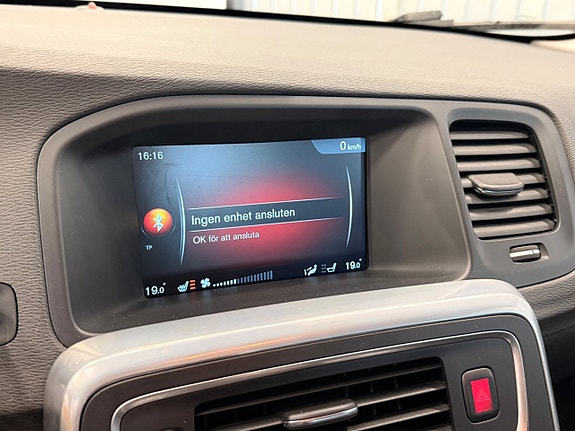 Volvo V60 Cross Country 21 of 23