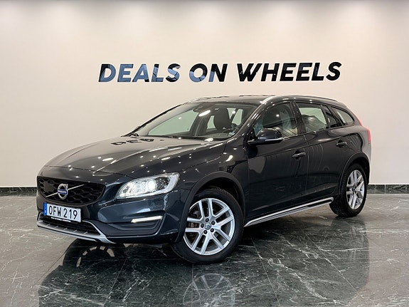 Volvo V60 Cross Country 2 of 5