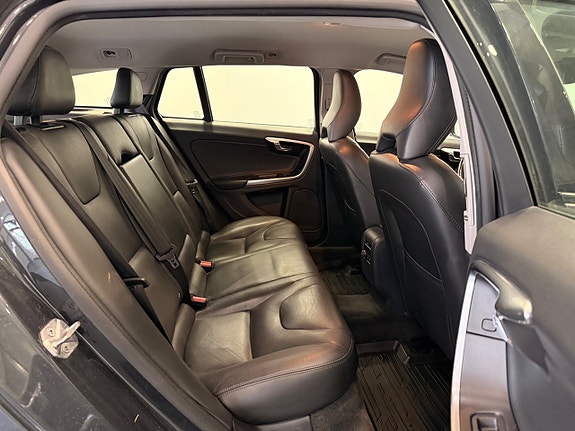 Volvo V60 Cross Country 18 of 23