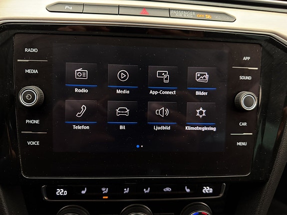 Volkswagen Passat 18 of 30