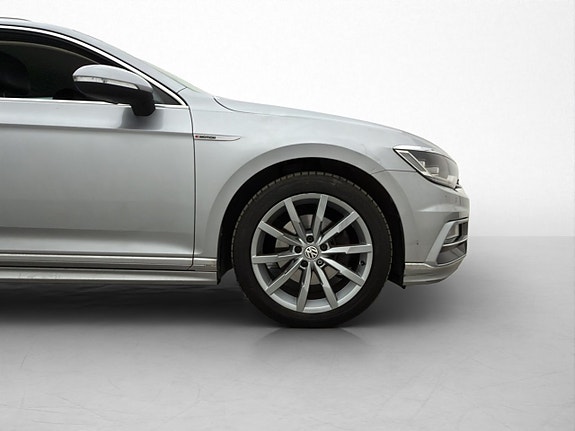 Volkswagen Passat 30 of 30