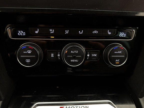 Volkswagen Passat 19 of 30