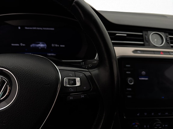 Volkswagen Passat 13 of 30