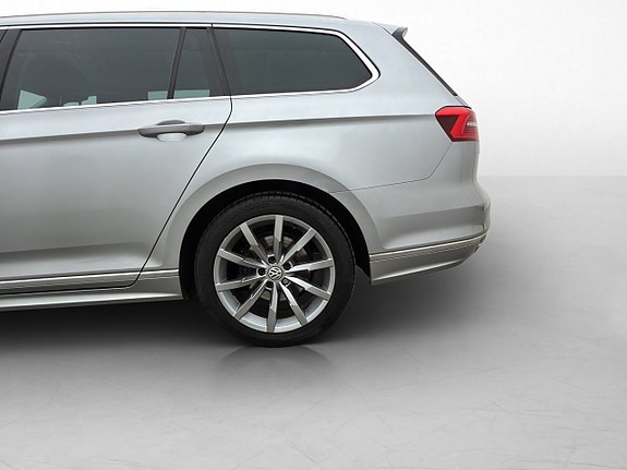Volkswagen Passat 28 of 30