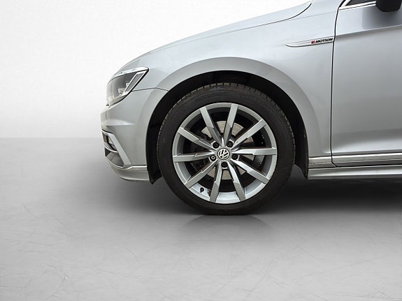 Volkswagen Passat 27 of 30