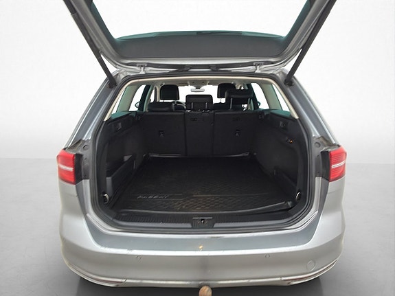 Volkswagen Passat 25 of 30