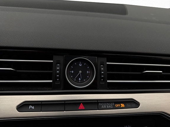 Volkswagen Passat 14 of 30