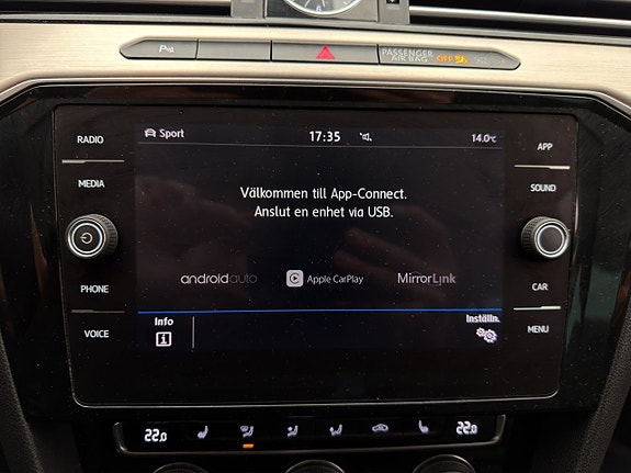 Volkswagen Passat 16 of 30