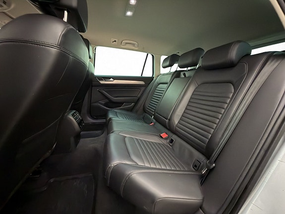 Volkswagen Passat 24 of 30