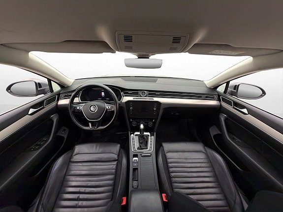 Volkswagen Passat 21 of 30