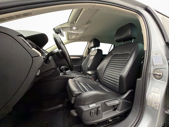 Volkswagen Passat 10 of 30