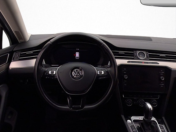Volkswagen Passat 11 of 30