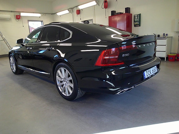 Volvo S90 2 of 5