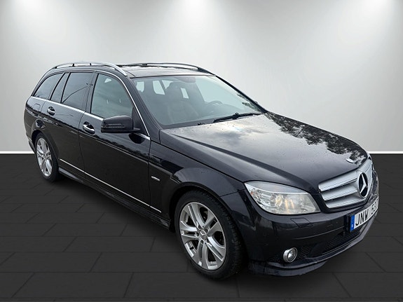 Mercedes-Benz C220 3 of 5