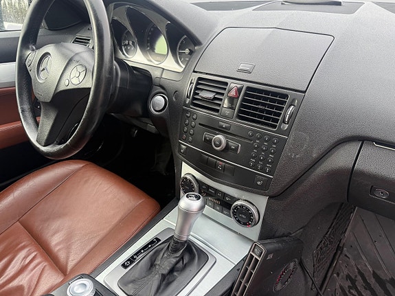 Mercedes-Benz C220 23 of 24