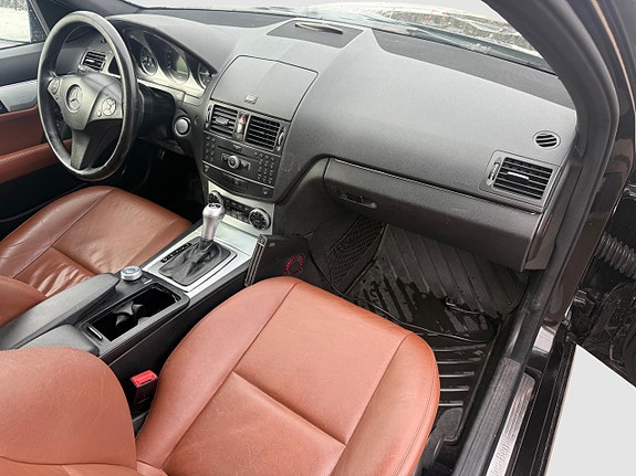 Mercedes-Benz C220 22 of 24