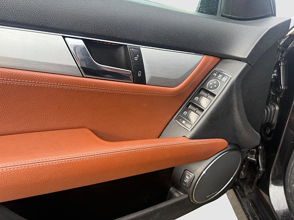 Mercedes-Benz C220 8 of 24