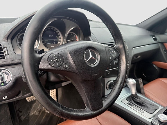 Mercedes-Benz C220 11 of 24