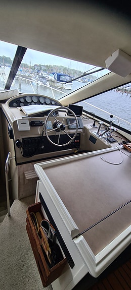 Bayliner 3988 97 Nya motorer 2x400hk byte 8 of 14