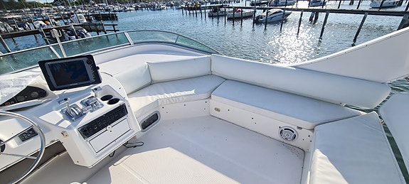 Bayliner 3988 97 Nya motorer 2x400hk byte 11 of 14