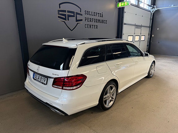 Mercedes-Benz E350 3 of 5