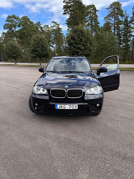BMW X5 2 of 5