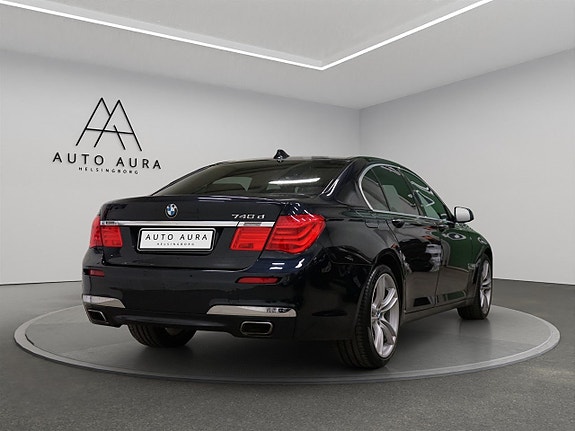 BMW 740d 4 of 5