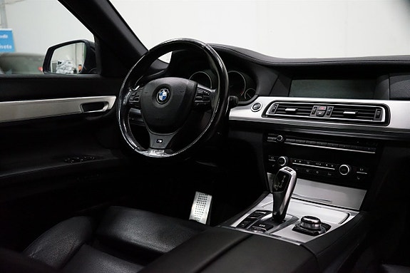 BMW 740d 25 of 28