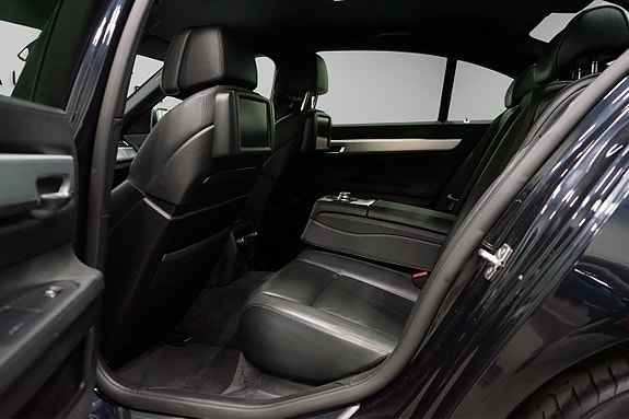 BMW 740d 8 of 28