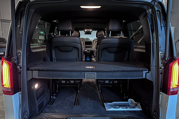 Mercedes-Benz V300 5 of 5
