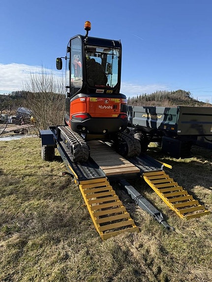 Maskintrailer 4 meter, 4 ton, genomkörning, i lager