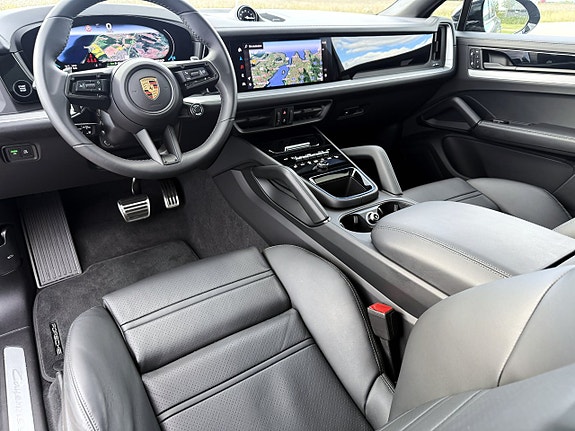 Porsche Cayenne 3 of 3