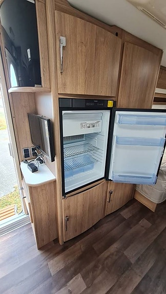 KABE Smaragd 540 GLE KS Långbädd Med Air Condition. 10 of 12