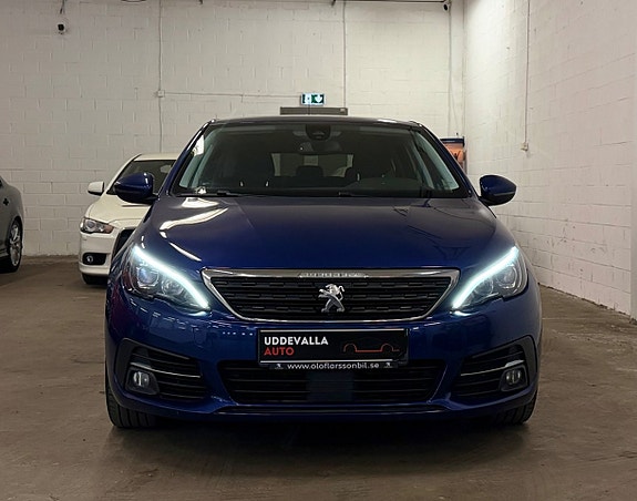 Peugeot 308 SW 2 of 5