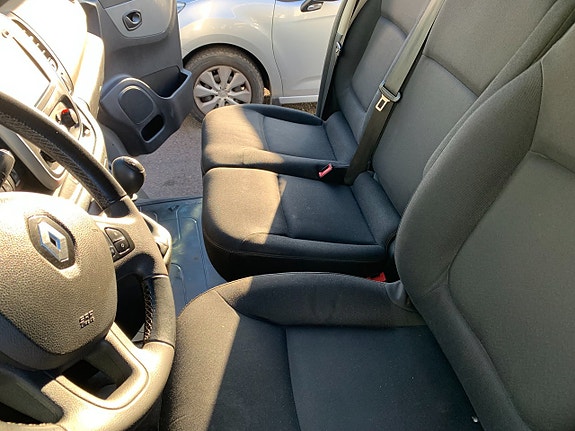 Renault Trafic 11 of 16