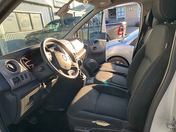 Renault Trafic 10 of 16