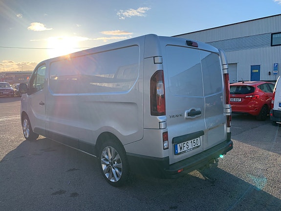Renault Trafic 4 of 5