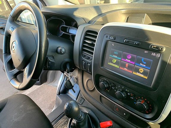 Renault Trafic 9 of 16