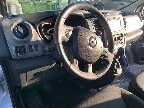Renault Trafic 12 of 16