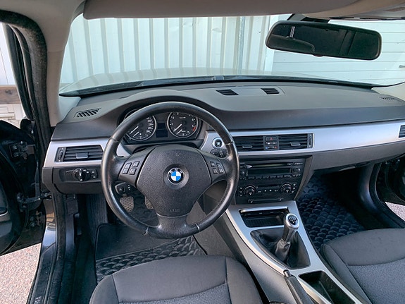 BMW 325i 16 of 25