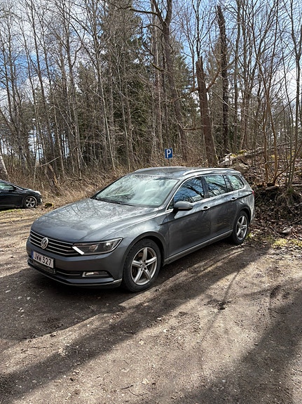 Volkswagen Passat 2 of 5
