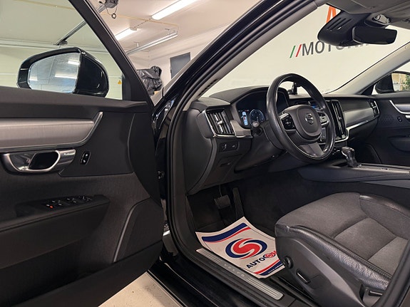 Volvo S90 10 of 26