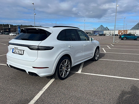 Porsche Cayenne 3 of 5