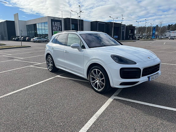 Porsche Cayenne 4 of 5