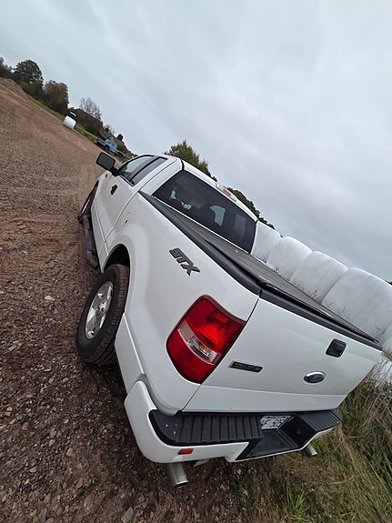 Ford F-150 6 of 10