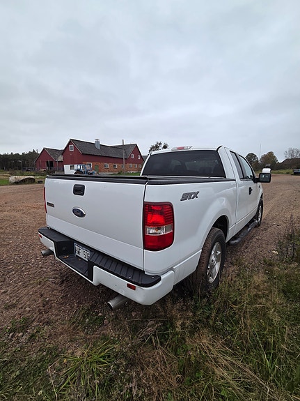 Ford F-150 7 of 10