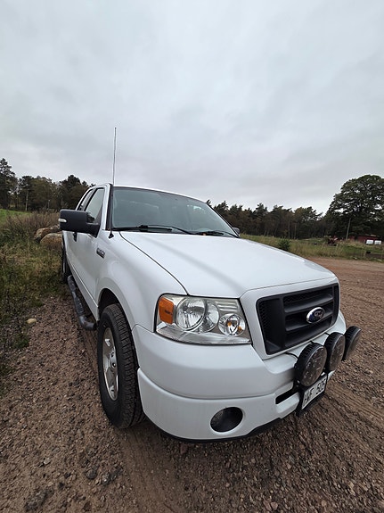 Ford F-150 8 of 10