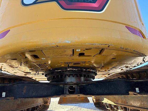 Caterpillar 325 28 of 30